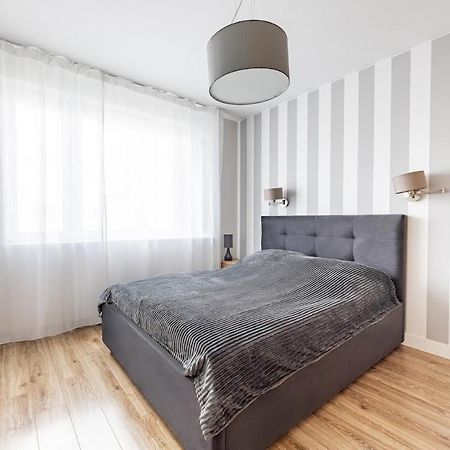 Fajny Apartament Z Parkingiem, Obok Metra. Warsaw Luaran gambar