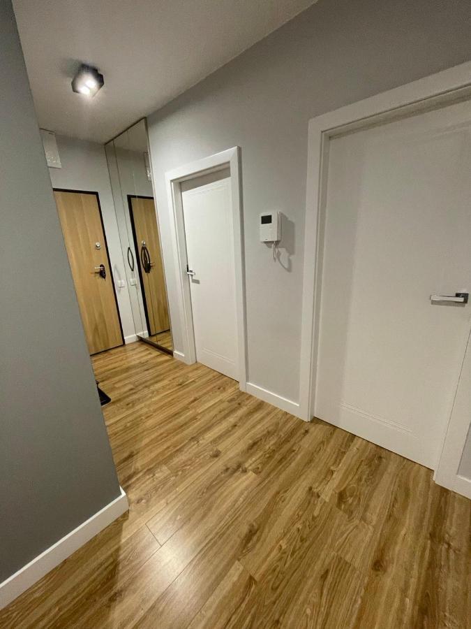 Fajny Apartament Z Parkingiem, Obok Metra. Warsaw Luaran gambar
