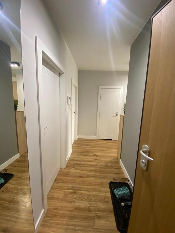 Fajny Apartament Z Parkingiem, Obok Metra. Warsaw Luaran gambar