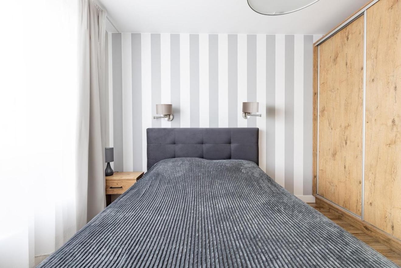 Fajny Apartament Z Parkingiem, Obok Metra. Warsaw Luaran gambar