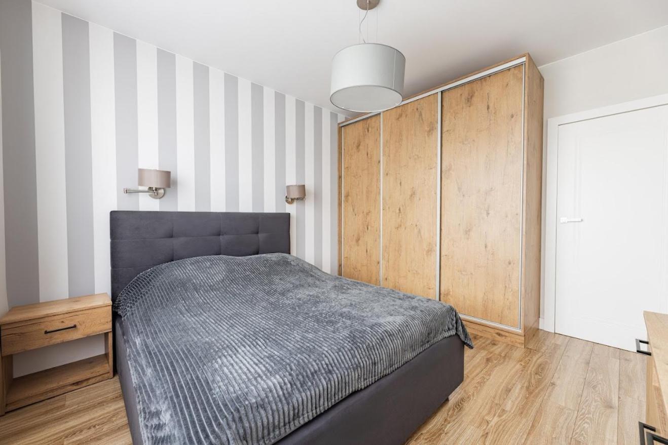 Fajny Apartament Z Parkingiem, Obok Metra. Warsaw Luaran gambar