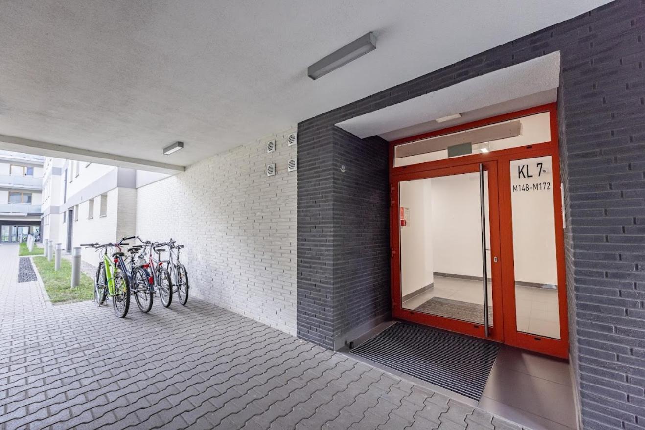 Fajny Apartament Z Parkingiem, Obok Metra. Warsaw Luaran gambar