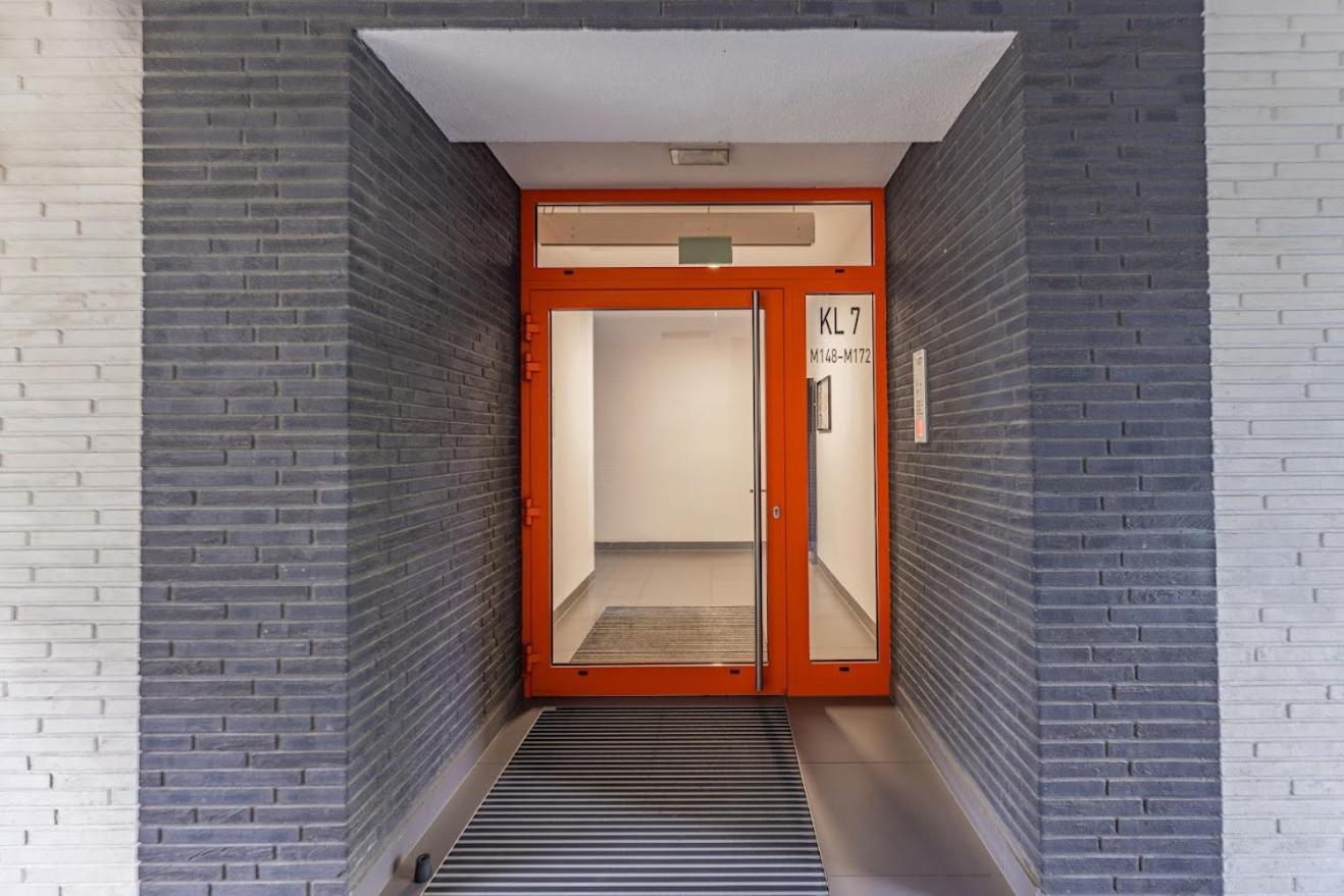 Fajny Apartament Z Parkingiem, Obok Metra. Warsaw Luaran gambar
