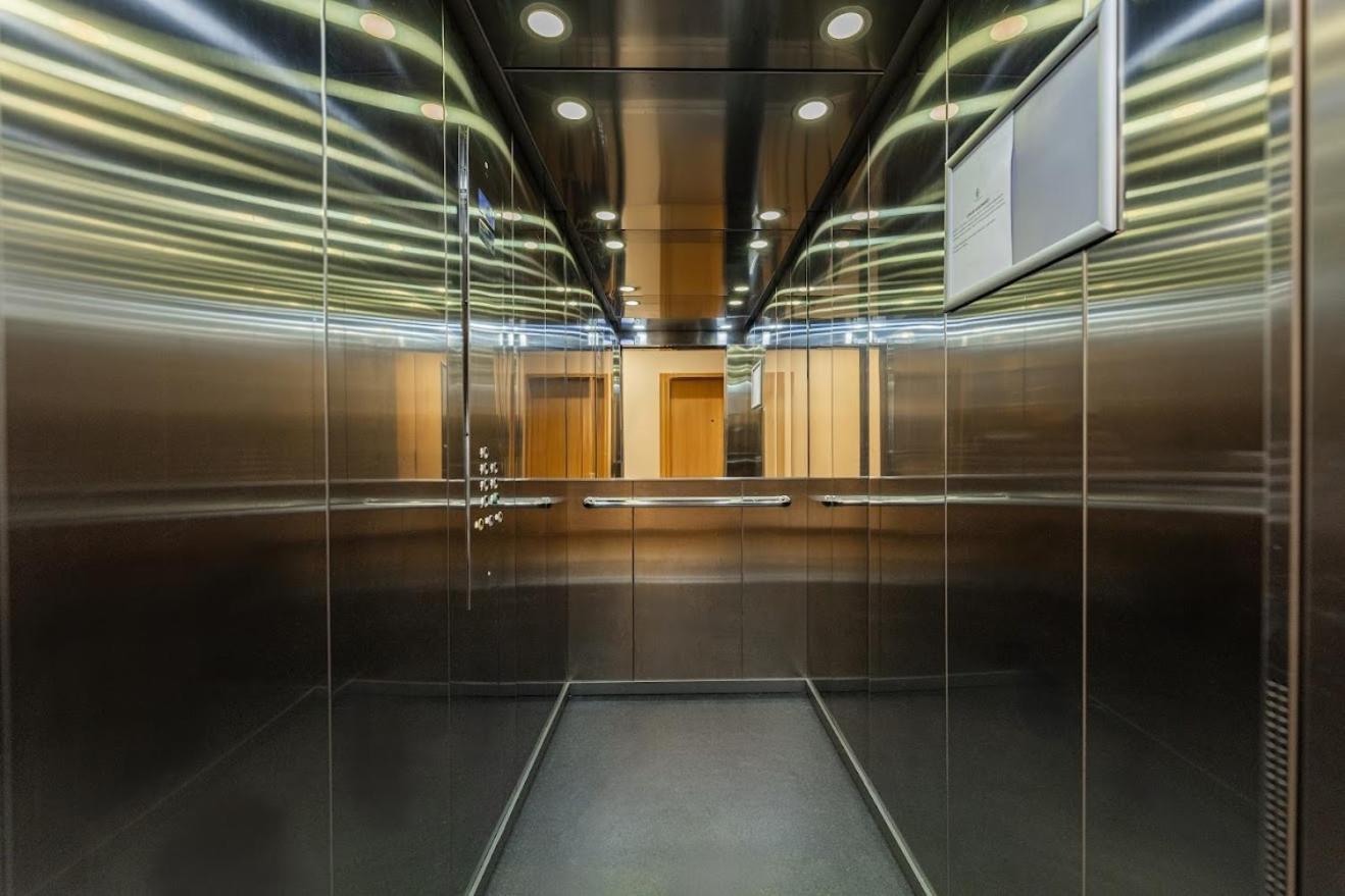Fajny Apartament Z Parkingiem, Obok Metra. Warsaw Luaran gambar