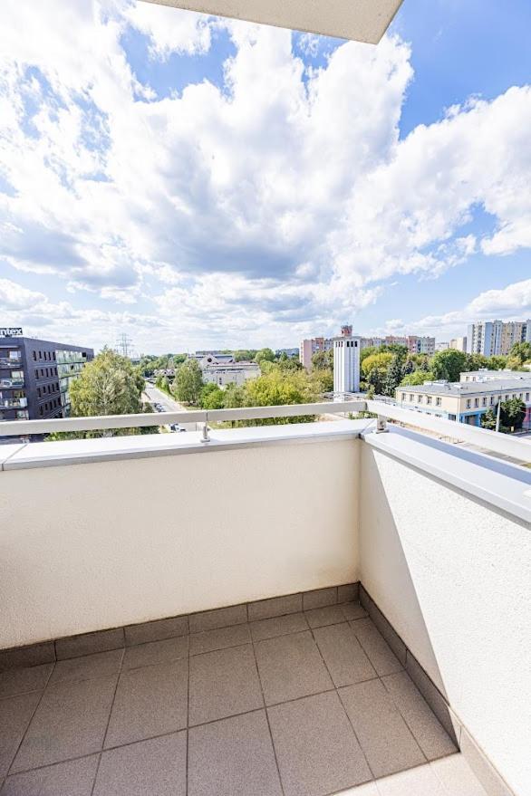 Fajny Apartament Z Parkingiem, Obok Metra. Warsaw Luaran gambar