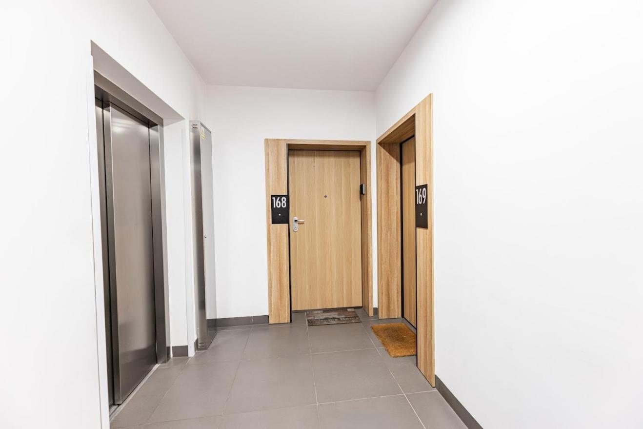 Fajny Apartament Z Parkingiem, Obok Metra. Warsaw Luaran gambar